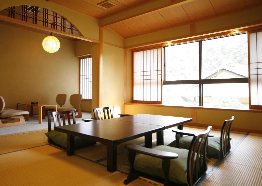 Yutouya Ryokan Тоёока Номер фото