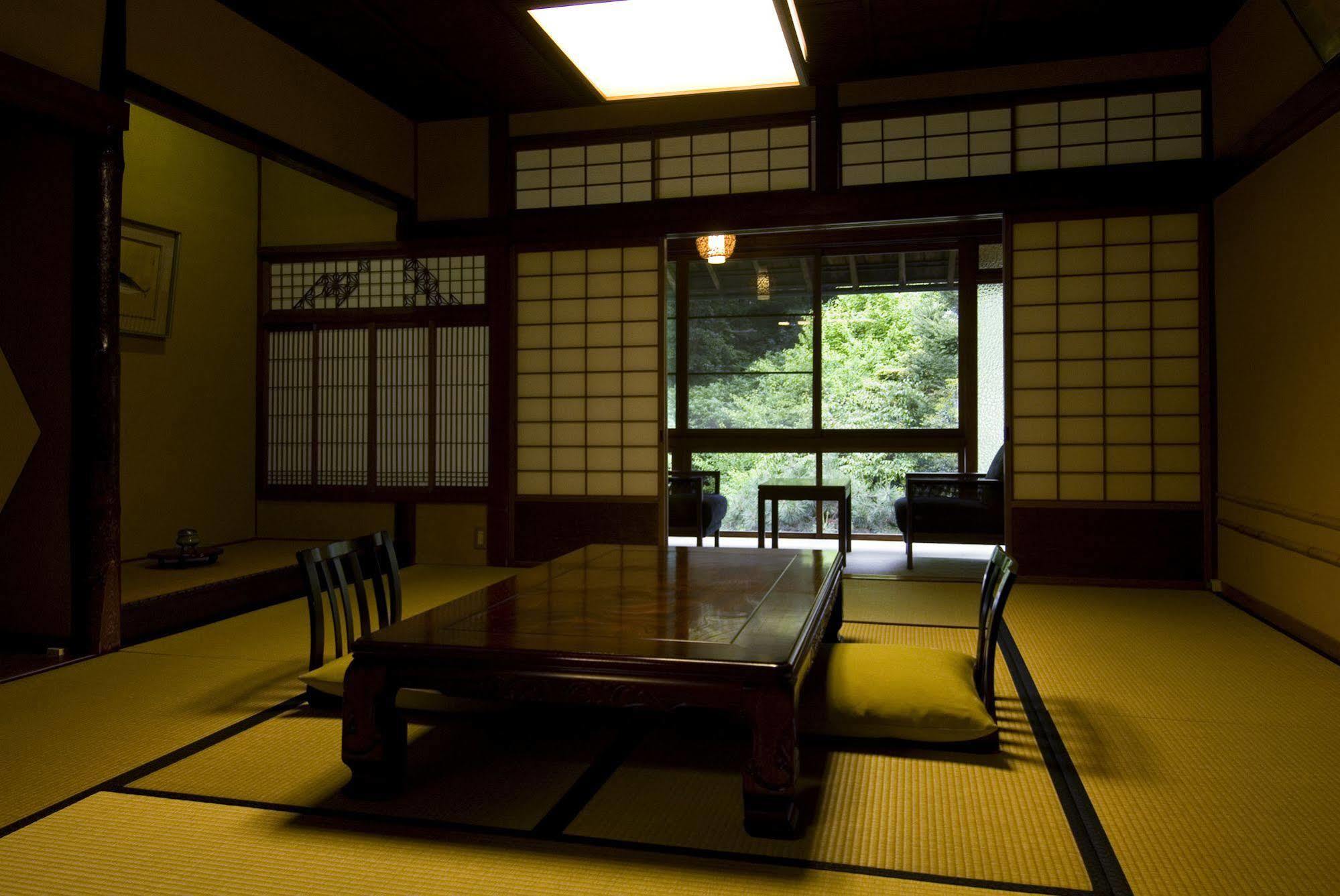 Yutouya Ryokan Тоёока Экстерьер фото