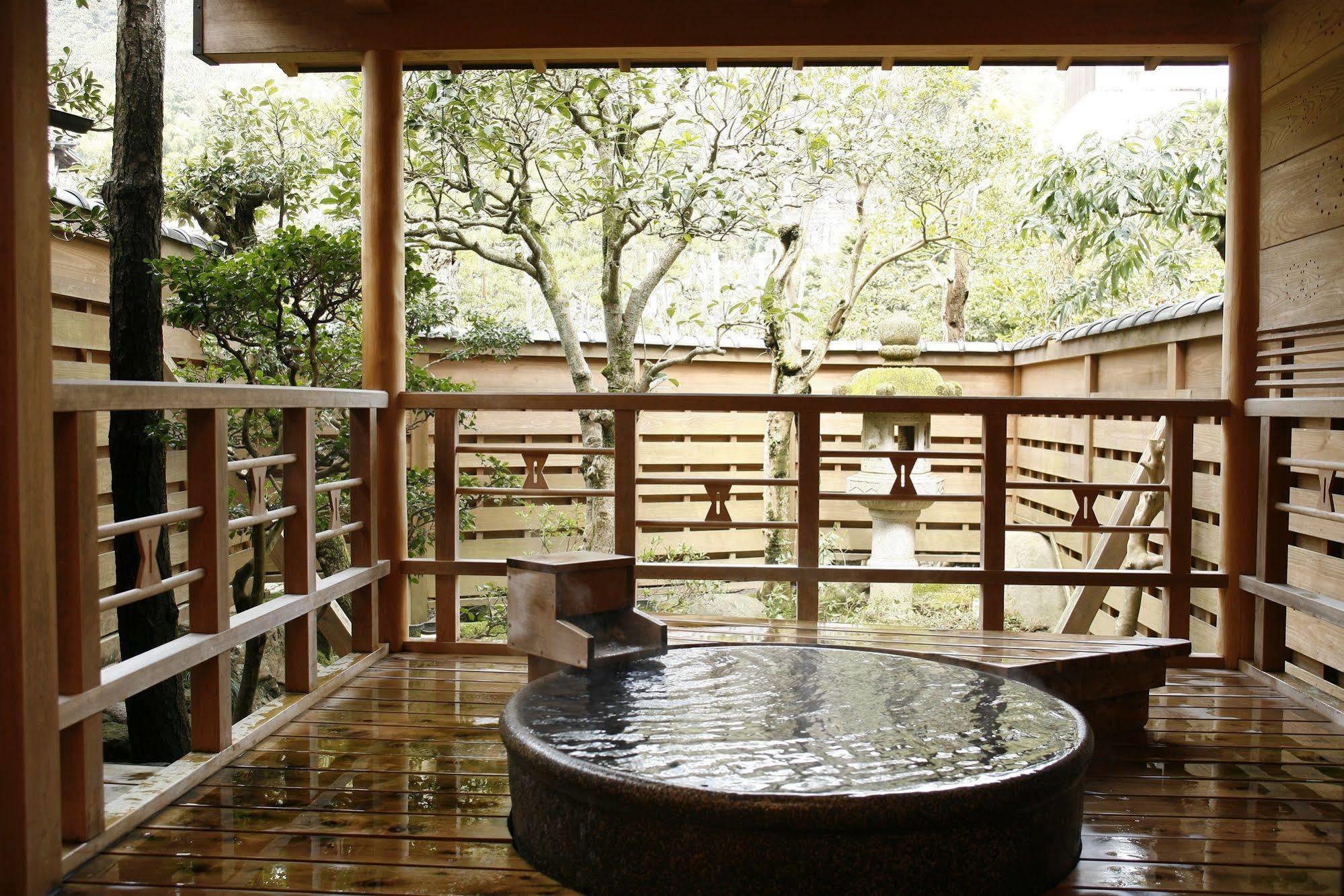 Yutouya Ryokan Тоёока Экстерьер фото